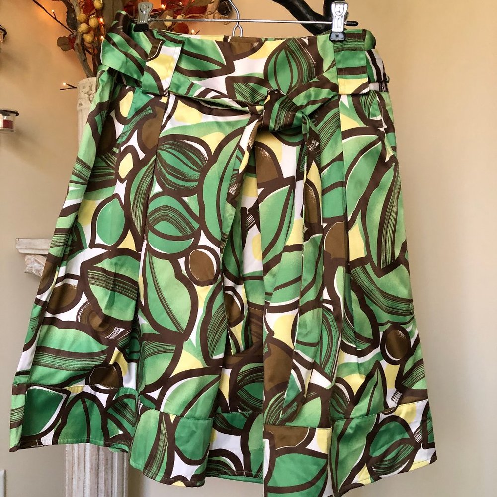 GNW A-line skirt size 8 green brown leaf floral pattern retro
